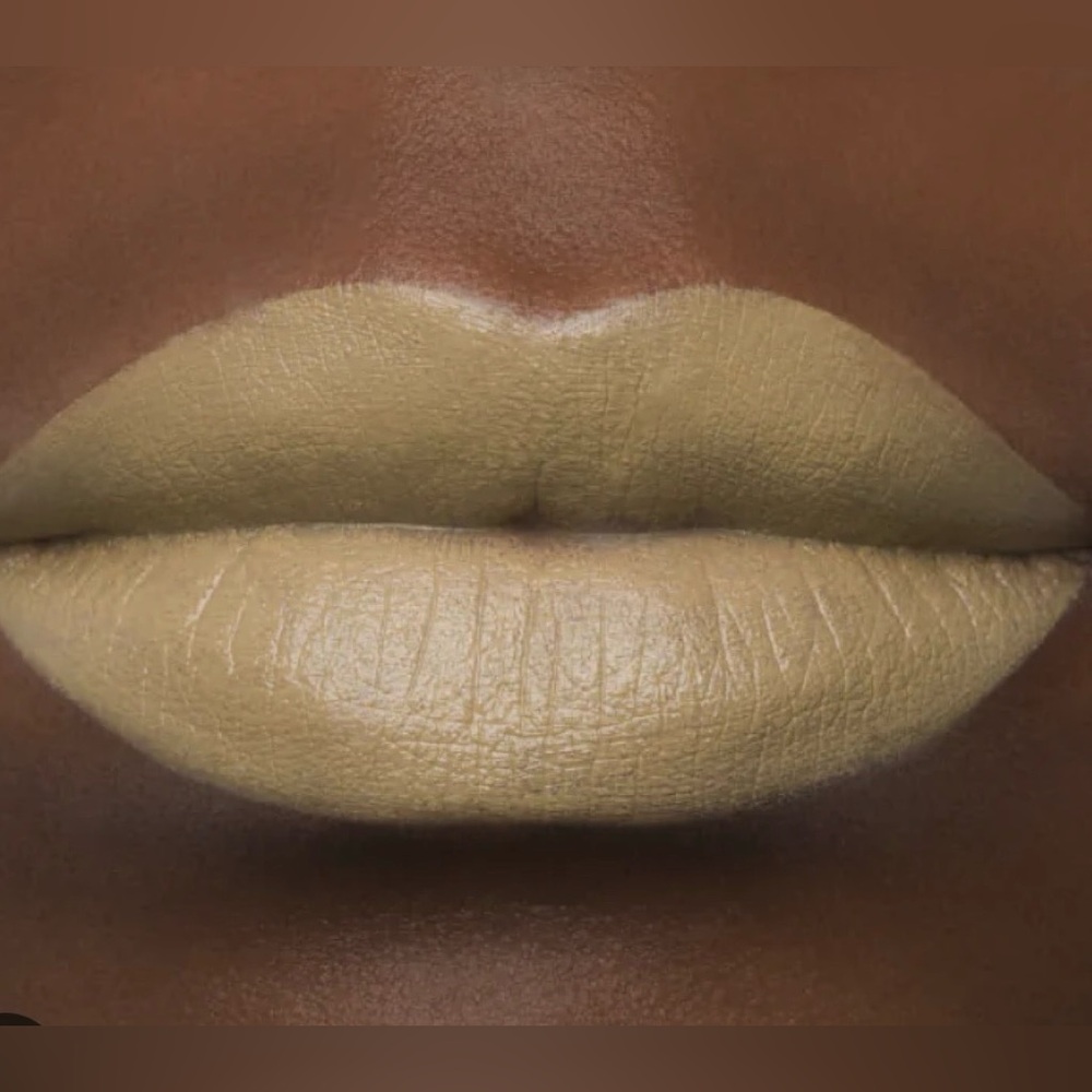 Jeffree Star-Unphazed Velvet Trap Lipstick